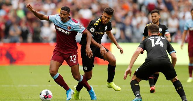 稳！哲凯赖什自23／24赛季，在联赛中主罚点球19中19（稳健！自23／24赛季起，哲凯赖什联赛点球19罚全中）