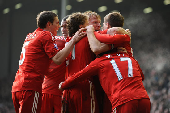 英超球星圣诞温情时刻：十对伴侣的家庭故事（英超球星圣诞暖心瞬间：十对伴侣的温馨日常）