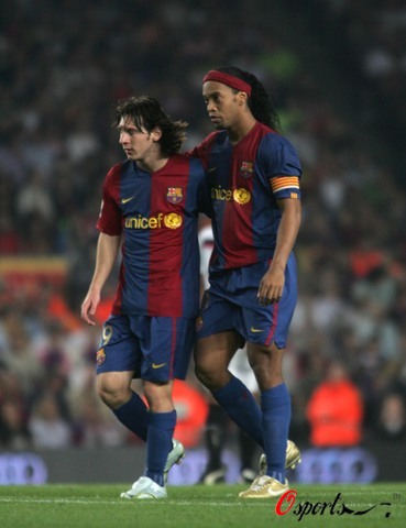 半场战报：热那亚1-1维罗纳，洛伦佐-科隆博建功，拉菲克-贝尔加利破门