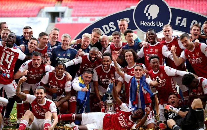 西甲第13轮观赛指南：巴萨重回诺坎普，皇马挑战埃尔切（西甲第13轮看点前瞻：巴萨重返诺坎普，皇马客场挑战埃尔切）