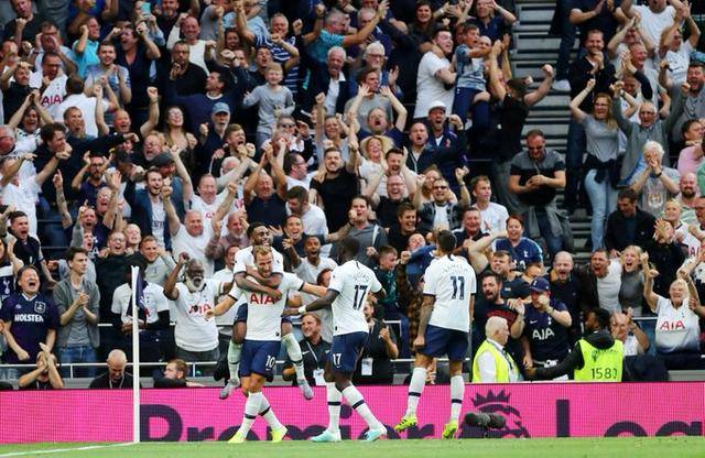 世体：克里斯滕森并没受伤，提前结束训练是计划好的