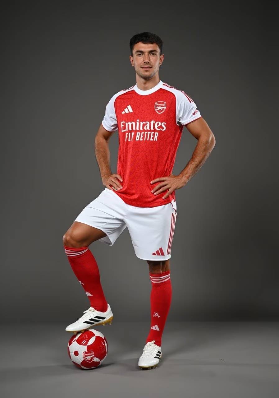 《卫报》评年度百大球星：登贝莱居首，梅西第34，C罗51（《卫报》年度百大球员榜：登贝莱登顶，梅西第34，C罗第51）