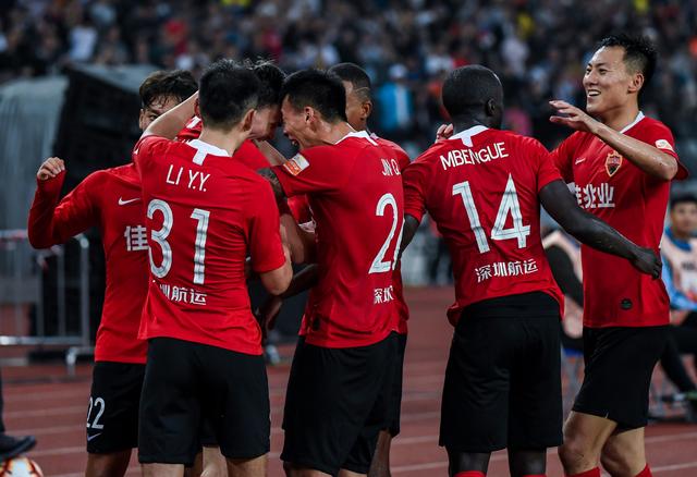 球队赛后合练照片曝光，专注备战