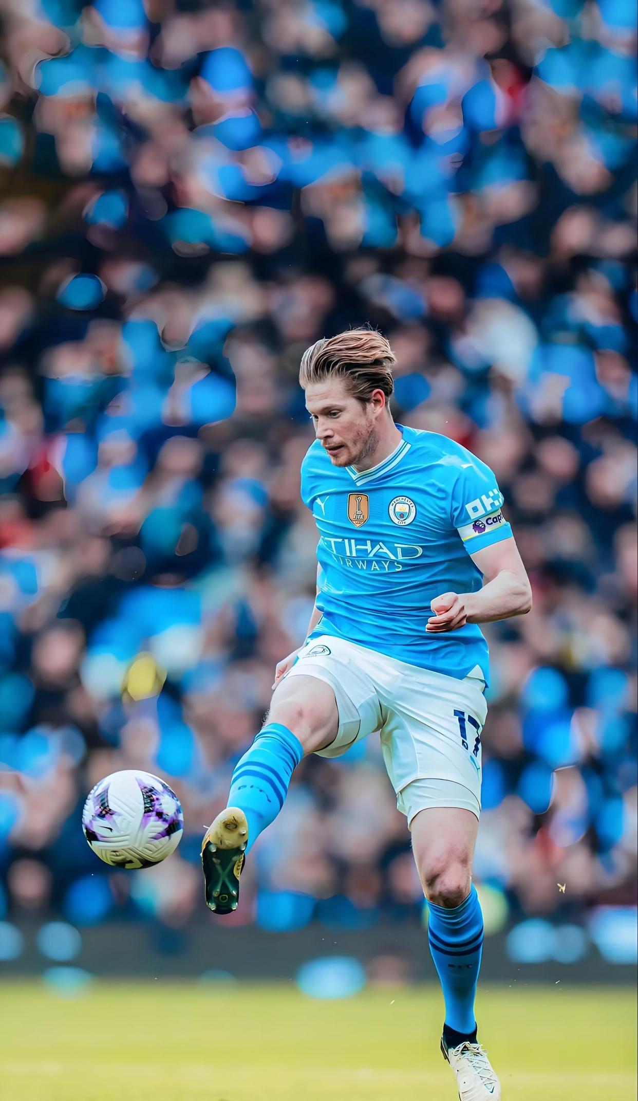 维尼修斯在皇马遭遇嘘声后，社媒发动态前往迪拜引发热议（遭皇马嘘声后，维尼修斯社媒晒赴迪拜动态引发热议）