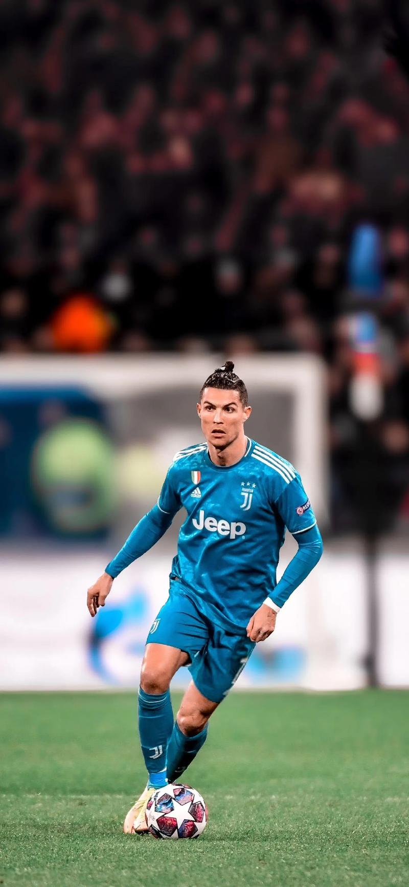 被球迷喷得退出国家队的吴曦，其实是郑智后最强后腰，场上也很拼