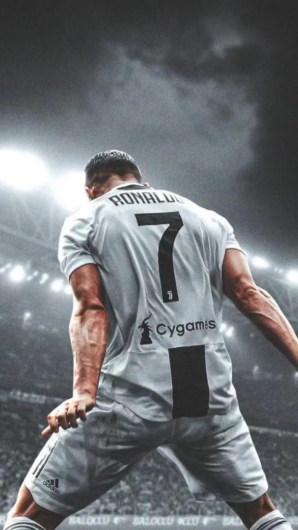 罗马诺：弗拉霍维奇被推荐给曼联，后者称正专注于谢什科