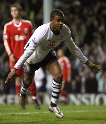 经纪人：埃切韦里可能去赫罗纳或黄潜；曼城不同意他回河床（经纪人：埃切韦里或加盟赫罗纳／比利亚雷亚尔，曼城不允其回归河床）