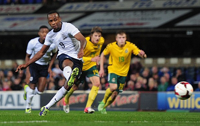 看着都疼！加纳国脚脚踝90度翻转，被日本击败，下轮战玻利维亚