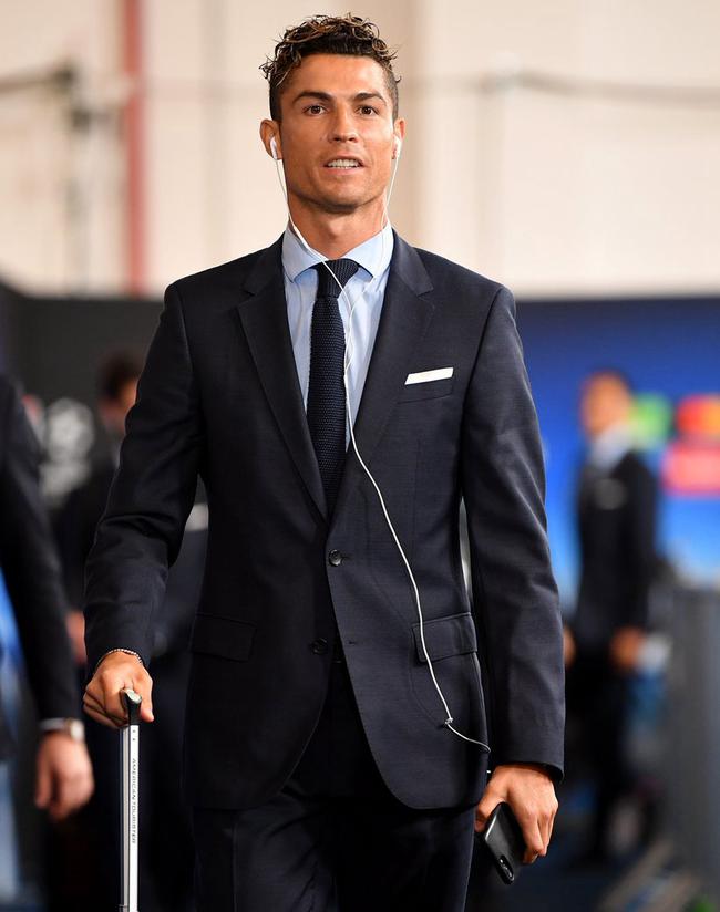 米兰补强后防线时出现新名字：萨索洛的杰伊·伊德泽斯